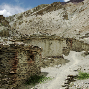 Stupas and mani walls at the approach to Chilling Village