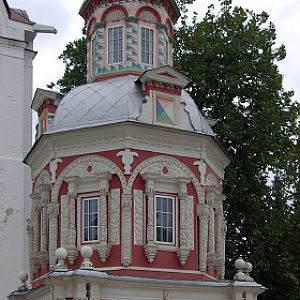 Trinity St Sergius Monastery, Chapel over the Well