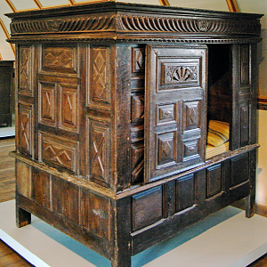 Château de Kerjean, box bed