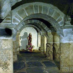 Lanmeur church crypt