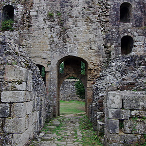 Château de Tonquédec, view through gatehouse to outer bailey