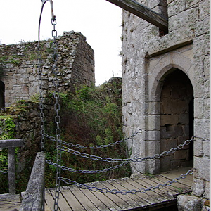 Château de Tonquédec, drawbridge to  Acigné Tower
