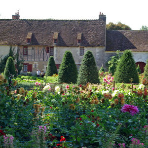 Château de Chenonceau - flower and vegetable gardens.png