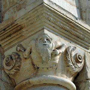 Preuilly-sur-Claise, Abbey of St-Pierre - capital.png