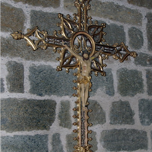 Polignac, Église Ste-Anne et St-Martin - processional cross.png