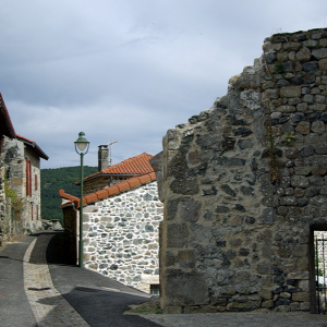 Roche-en-Régnier -  old gateway