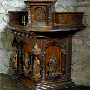 Chambles, Église St-Pierre - small wood altar at back of church