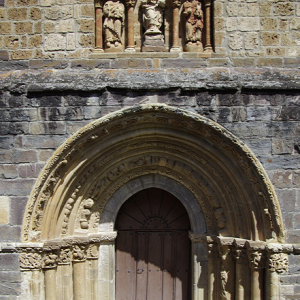 Iglesia Santa Maria la Real de Piasca - west door