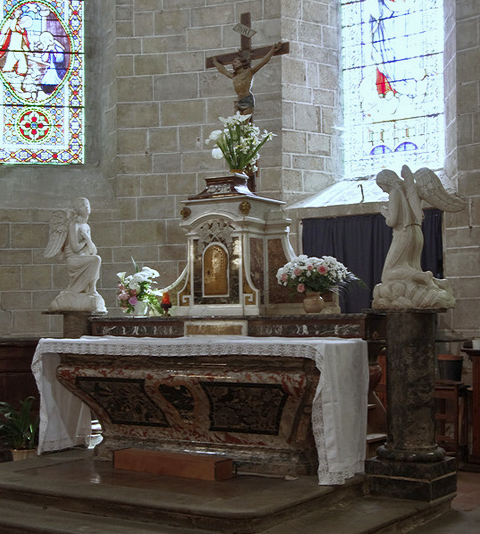 Abbaye de St Hilaire - high altar