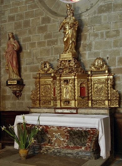 Abbaye de St Hilaire - north transept altar