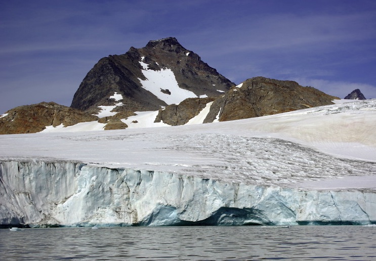 Apusiaajik Glacier Front