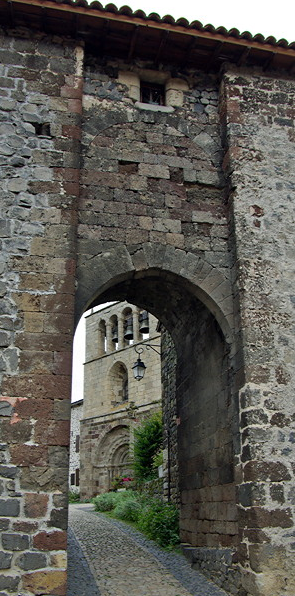 Arlempdes, fortified gateway