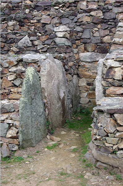 Cairn de Barnenez, blocked entrance passage