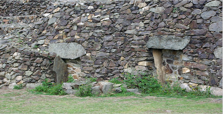 Cairn de Barnenez, blocked passageways