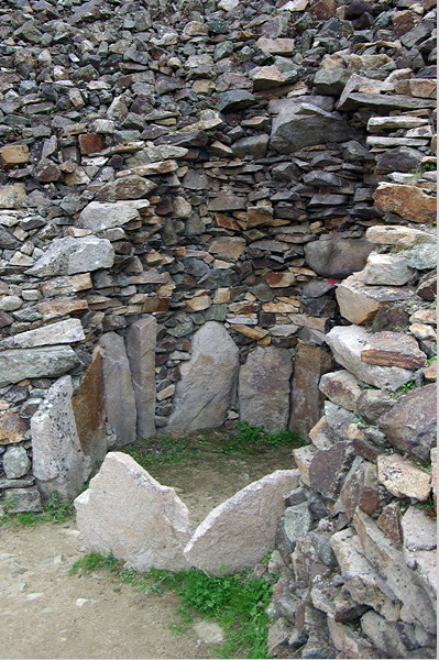 Cairn de Barnenez, burial chamber
