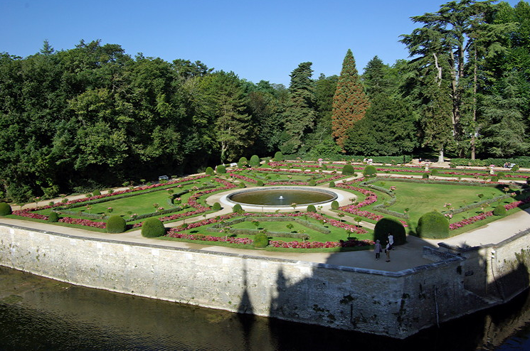 Château de Chenonceau - Catherine de Medici's garden.png