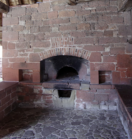 Collonges-la-Rouge, communal oven