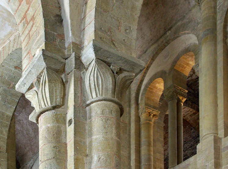 Conques, Abbey-Church of Saint-Foy - clerestory and capitals