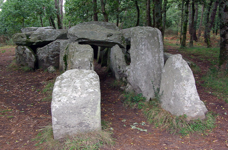 Dolmen de Mané Croc'h near Crucuno