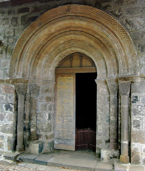 Église St-Martin-Cantalès - west door