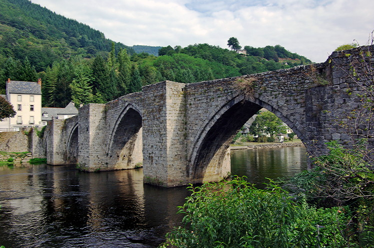 Entraygues-sur-Truyère - old bridge