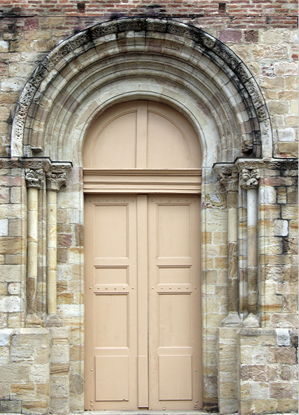 Foix, Abbatiale St-Volusien - south door