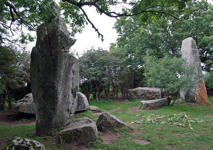 Giants of Kerzerho, Erdeven
