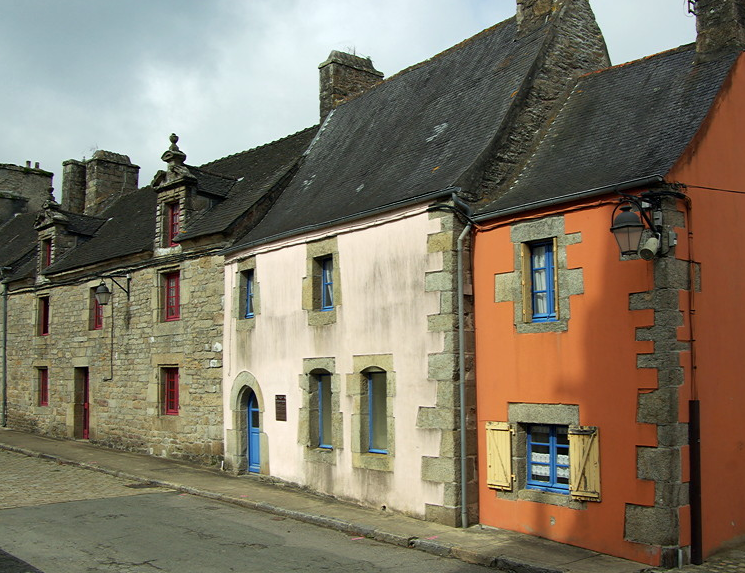 Guerlesquin, merchants' houses round the square