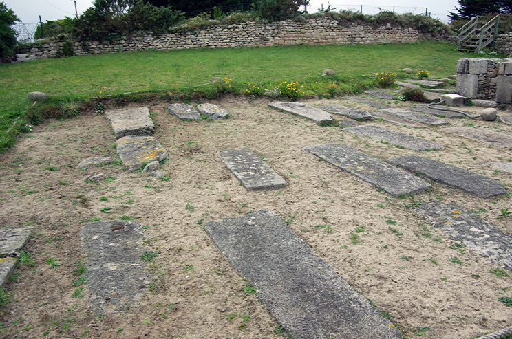 Iliz Koz, graveyard