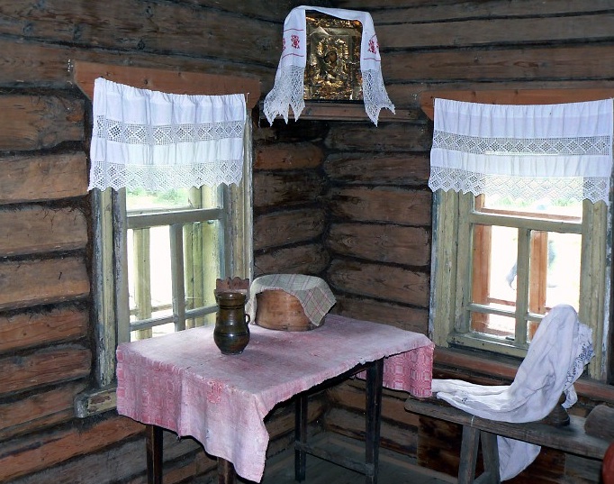 Kostroma, Museum of Wooden Architecture, home of a poor peasant - living area and red corner