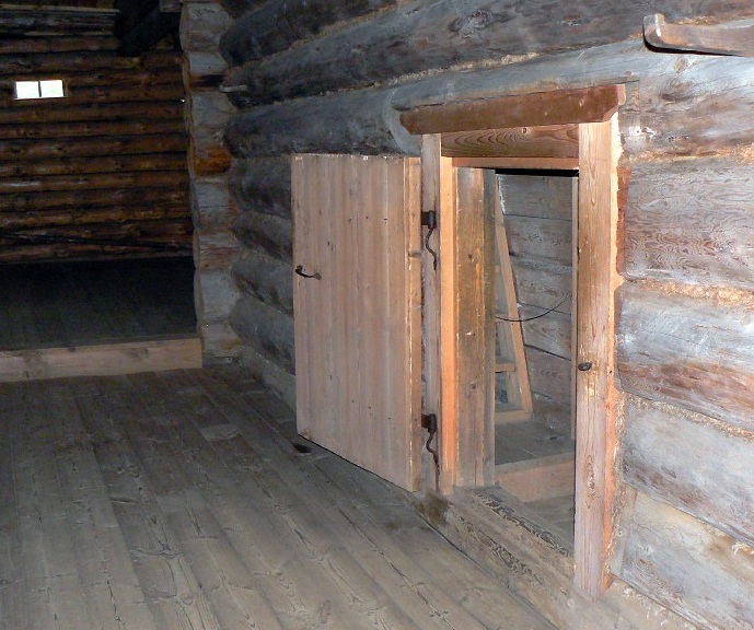 Kostroma, Museum of Wooden Architecture, home of middle class peasant - door into house