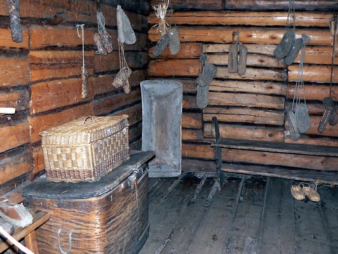 Kostroma, Museum of Wooden Architecture, home of poorer peasant - unheated summer end