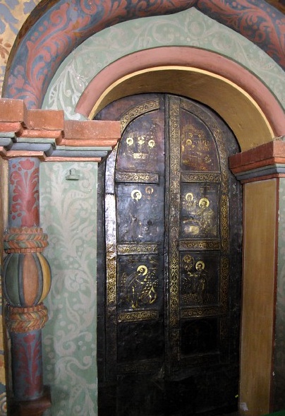 Kostroma St Ipaty Monastery, Cathedral of the Holy Trinity - north door