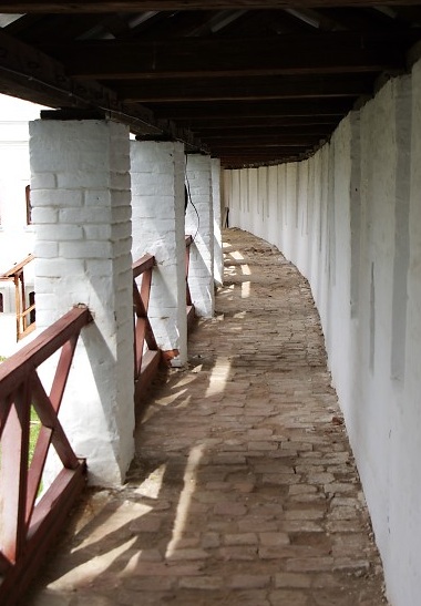 Kostroma St Ipaty Monastery - wall walkway