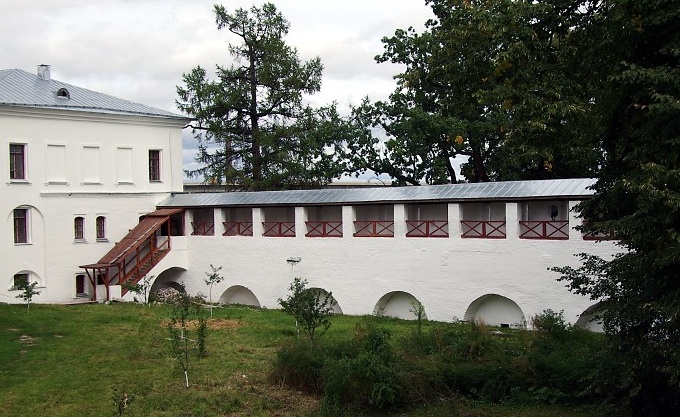 Kostroma St Ipaty Monastery - walls