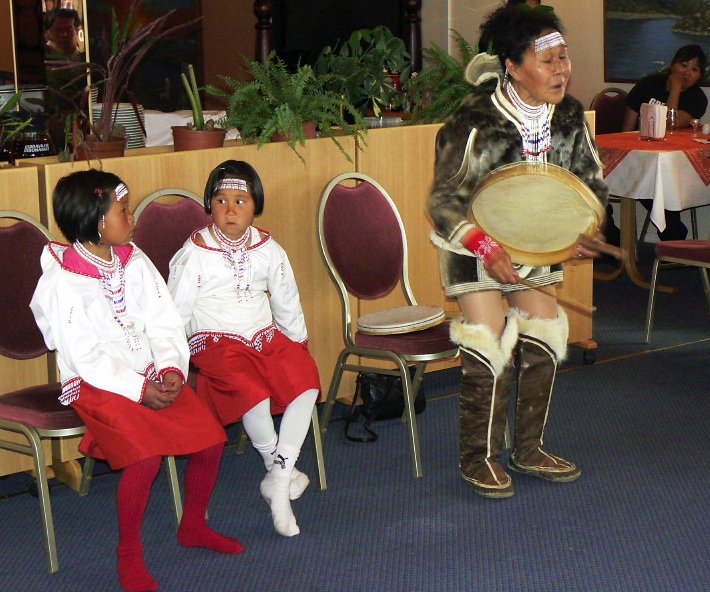 Kulusuk Hotel, Drum Dance