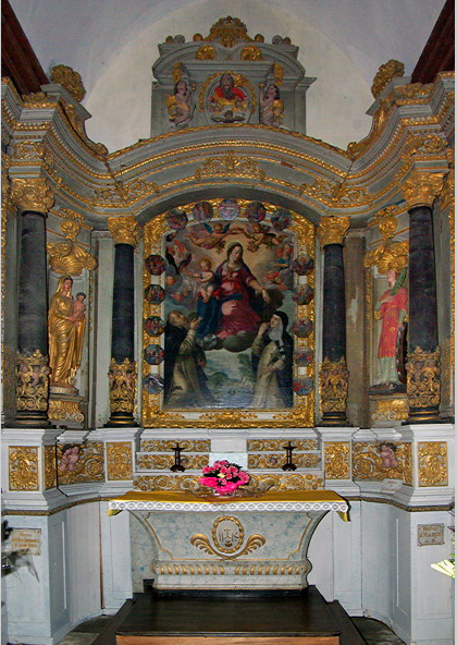 La Roche-Derrien, north aisle altar