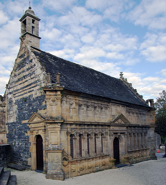 La Roche-Maurice church ossuary