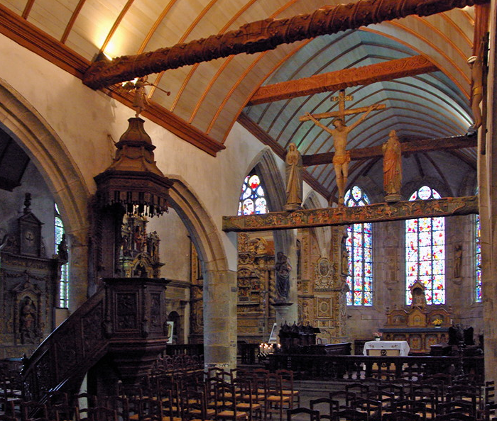 Lampaul-Guimiliau church interior