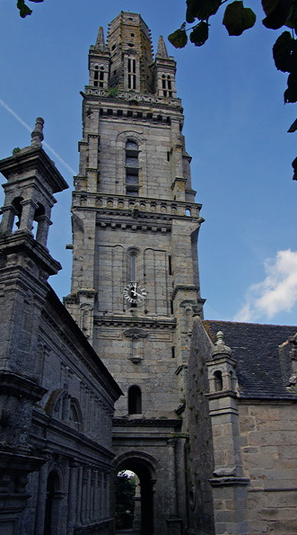 Lampaul-Guimiliau church