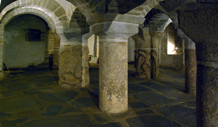 Lanmeur church crypt