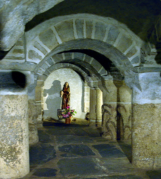 Lanmeur church crypt