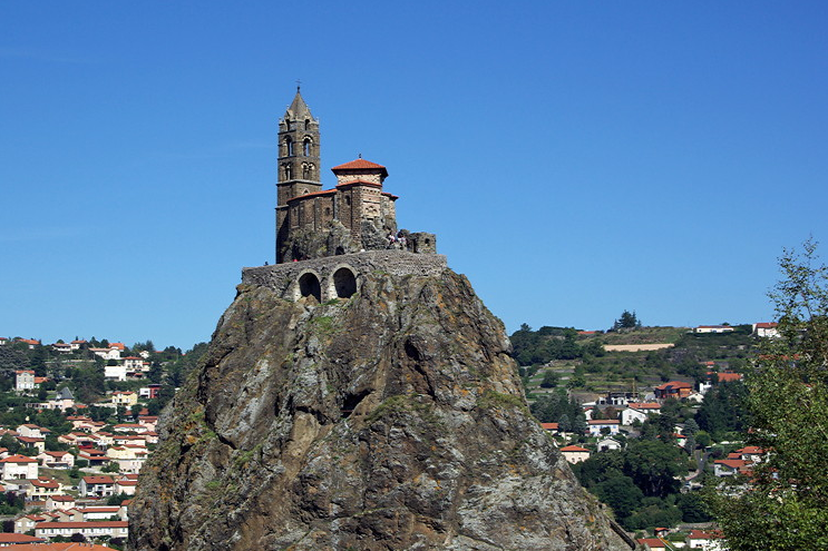 Le Puy-en-Velay, Rocher St Michel d’Aiguilhe.png