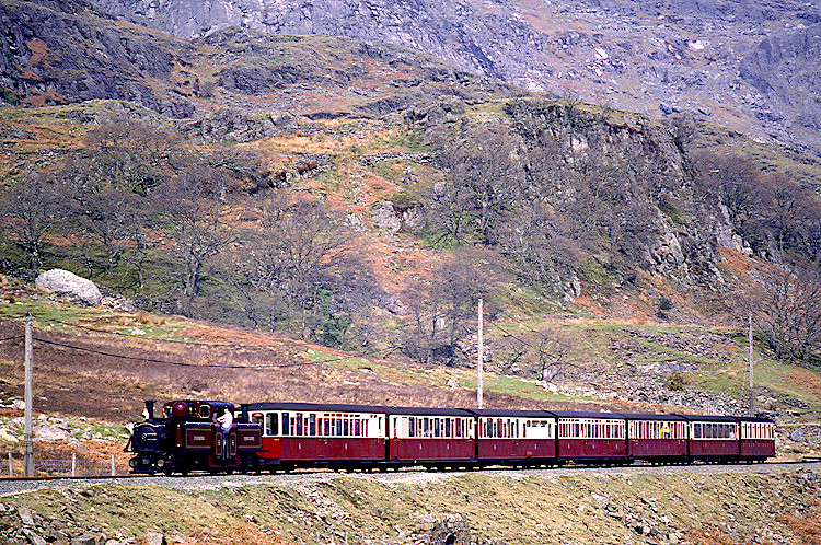 Merddin emrys running about Llyn Ystradau, 1980/909s