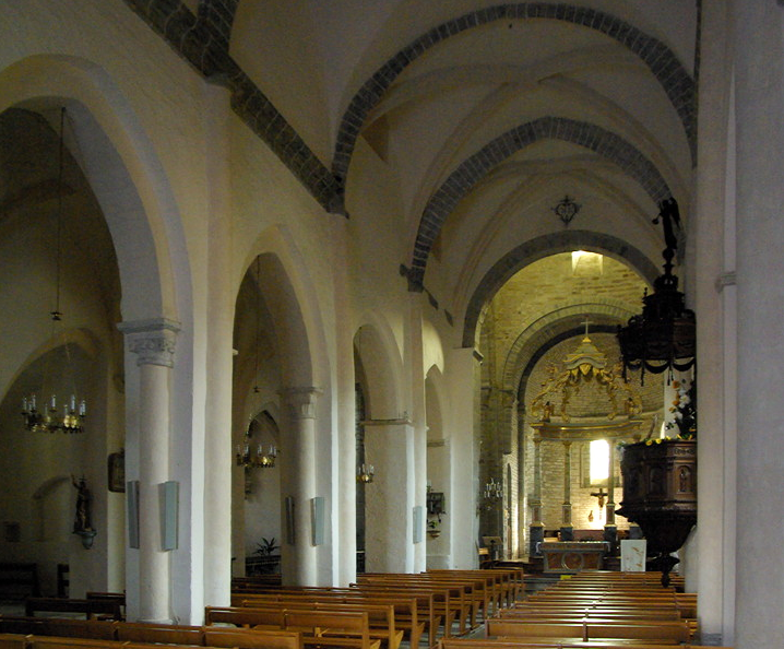 Montsalvy Abbey - nave