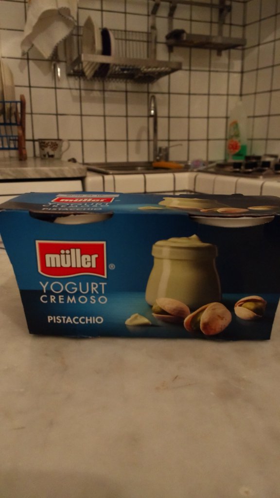 Pistachio yogurt