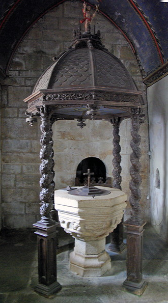 Ploujean church, font