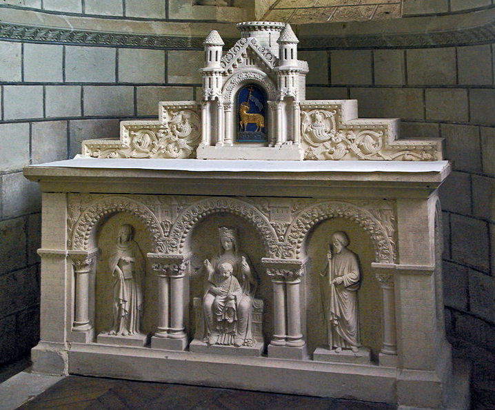 Preuilly-sur-Claise, Abbey of St-Pierre - south transept altar.png