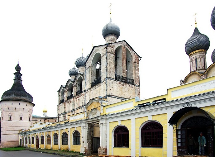 Rostov Veliky, Trading Arches with the Cathedral belfry