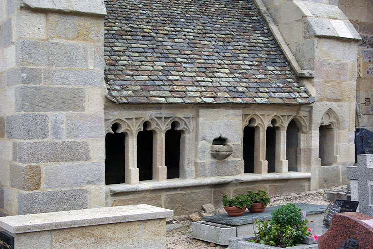 St Jean du Doigt ossuary